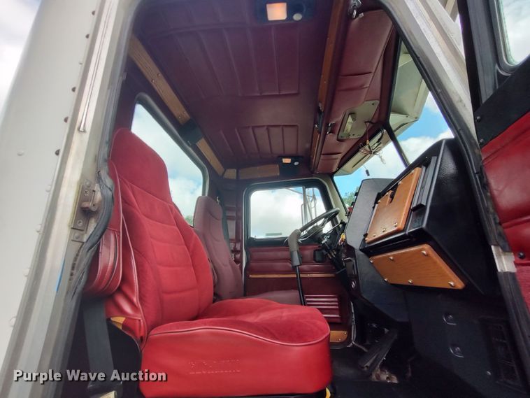 image for item LK9095 1994 Peterbilt 379  semi truck