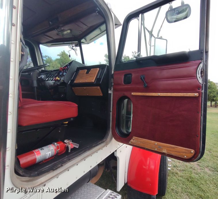 image for item LK9095 1994 Peterbilt 379  semi truck