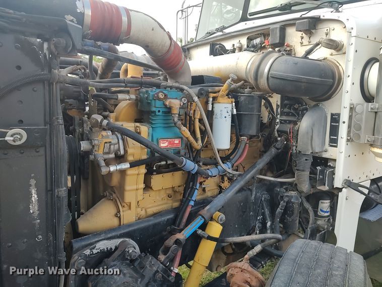 image for item LK9095 1994 Peterbilt 379  semi truck