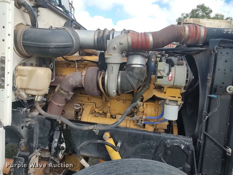 image for item LK9095 1994 Peterbilt 379  semi truck