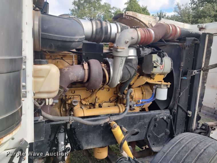 image for item LK9095 1994 Peterbilt 379  semi truck