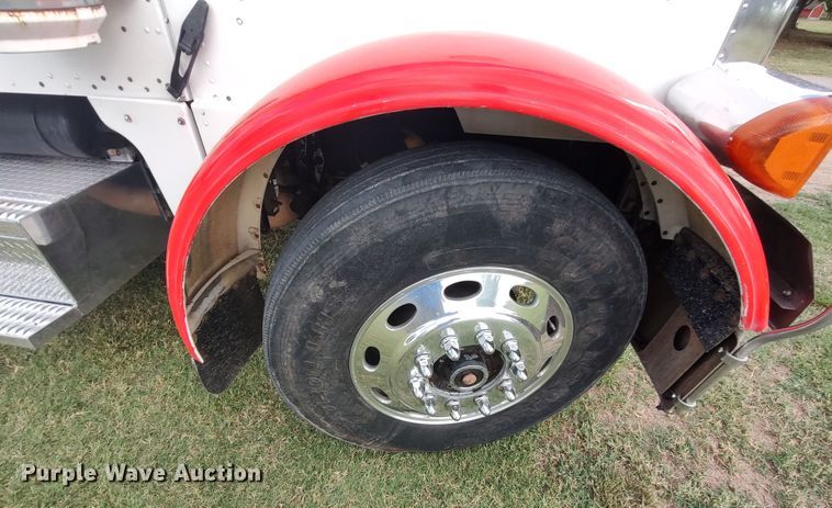 image for item LK9095 1994 Peterbilt 379  semi truck