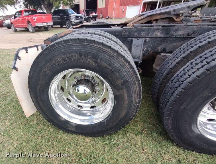 image for item LK9095 1994 Peterbilt 379  semi truck