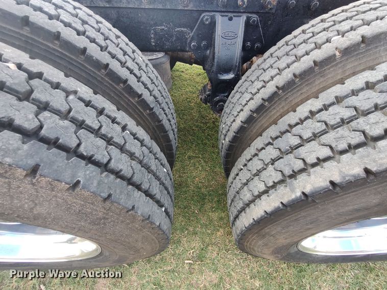 image for item LK9095 1994 Peterbilt 379  semi truck