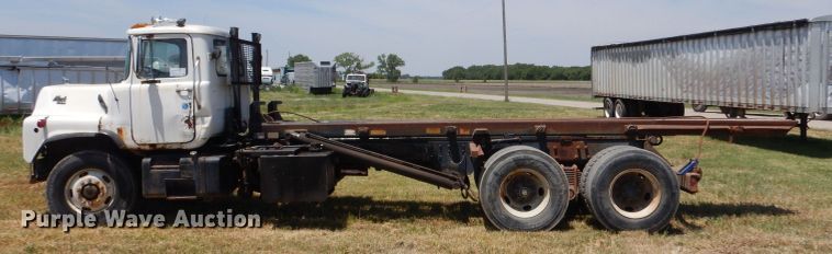 image for item LP9373 1999 Mack 600 DM Maxidyne  roll-off container truck