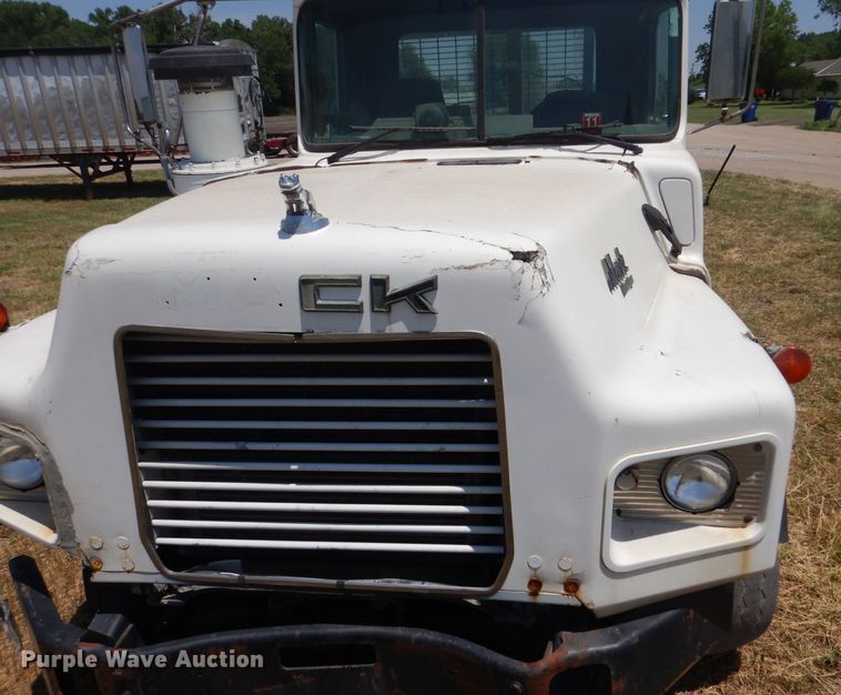 image for item LP9373 1999 Mack 600 DM Maxidyne  roll-off container truck