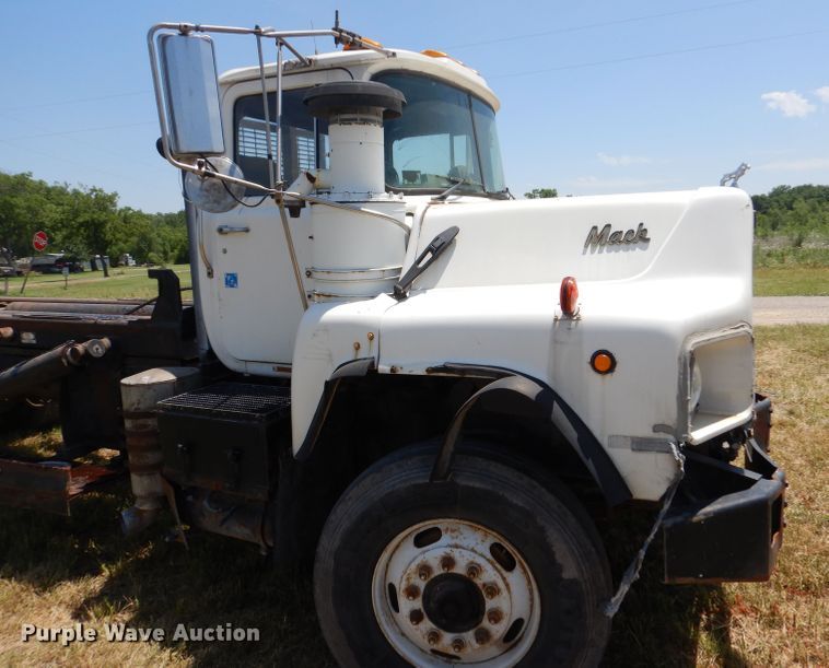 image for item LP9373 1999 Mack 600 DM Maxidyne  roll-off container truck