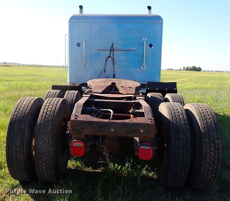 image for item LU9272 1987 Peterbilt 379  semi truck