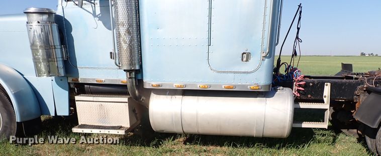 image for item LU9272 1987 Peterbilt 379  semi truck
