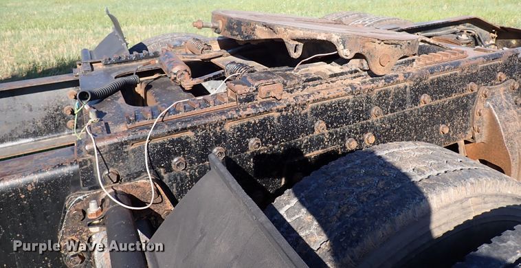 image for item LU9272 1987 Peterbilt 379  semi truck