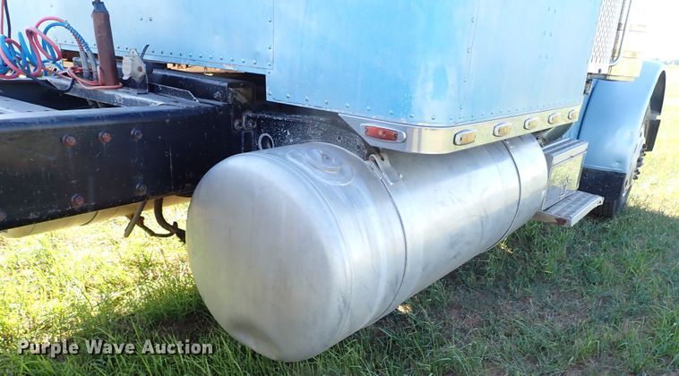 image for item LU9272 1987 Peterbilt 379  semi truck