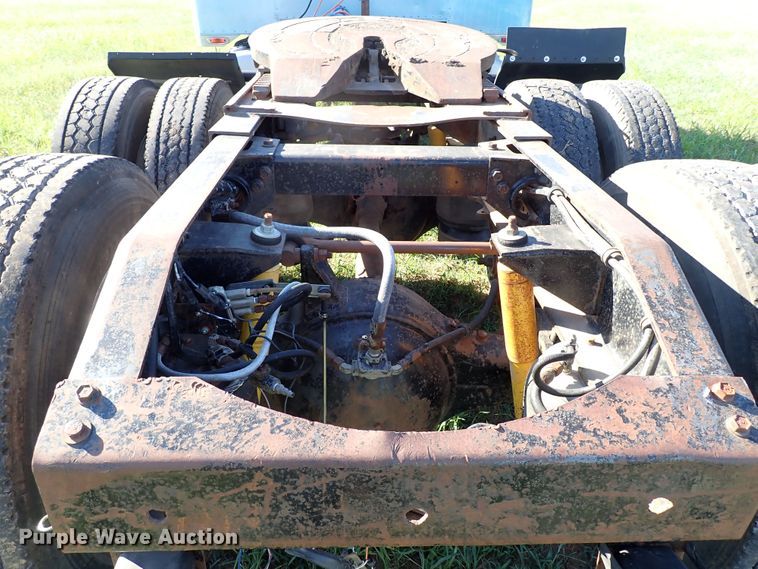 image for item LU9272 1987 Peterbilt 379  semi truck