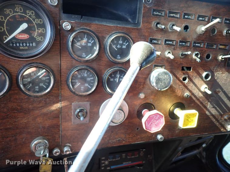 image for item LU9272 1987 Peterbilt 379  semi truck