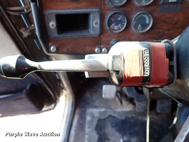 image for item LU9272 1987 Peterbilt 379  semi truck