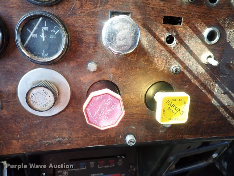 image for item LU9272 1987 Peterbilt 379  semi truck