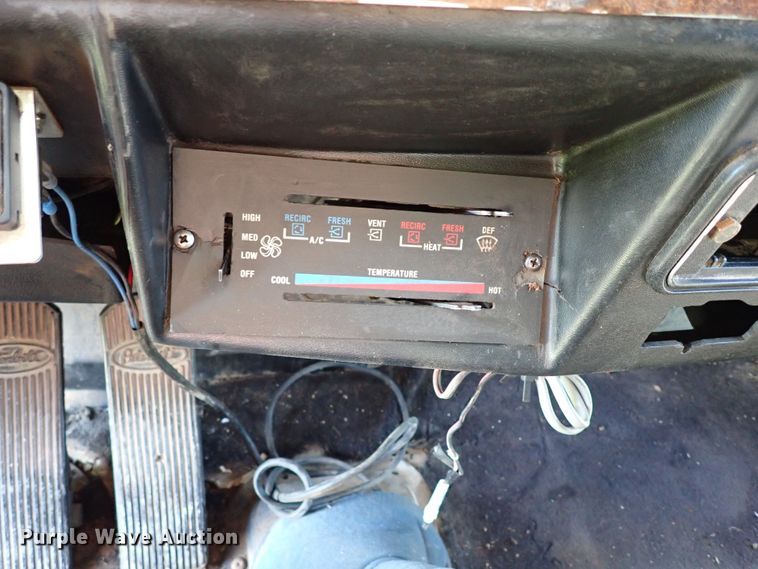 image for item LU9272 1987 Peterbilt 379  semi truck