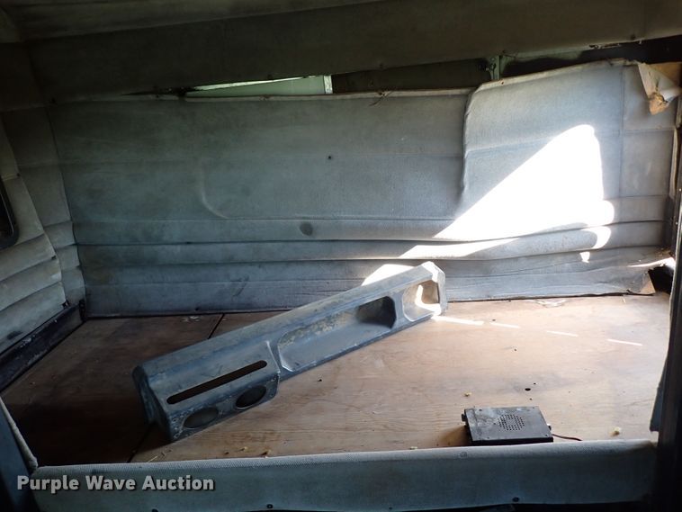 image for item LU9272 1987 Peterbilt 379  semi truck