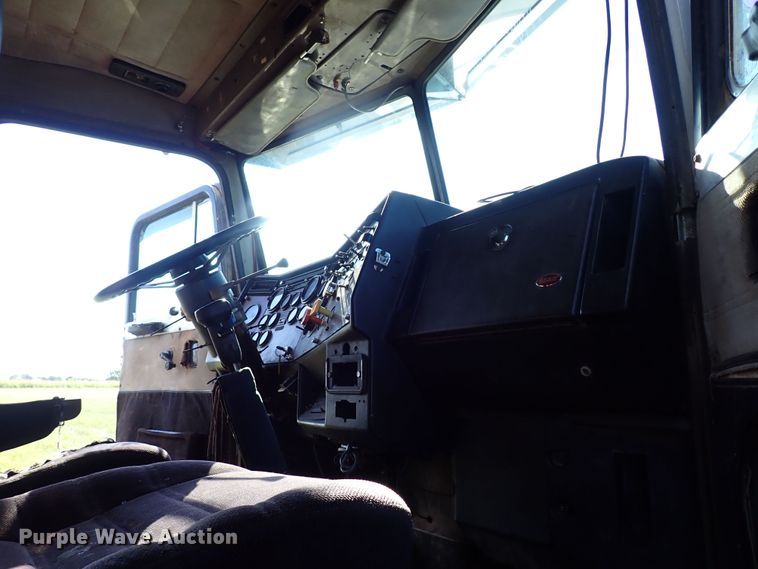 image for item LU9272 1987 Peterbilt 379  semi truck