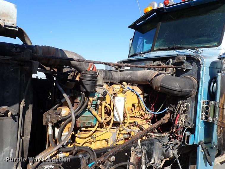 image for item LU9272 1987 Peterbilt 379  semi truck