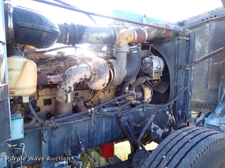 image for item LU9272 1987 Peterbilt 379  semi truck