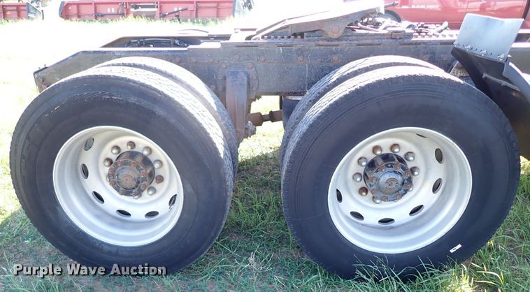 image for item LU9272 1987 Peterbilt 379  semi truck