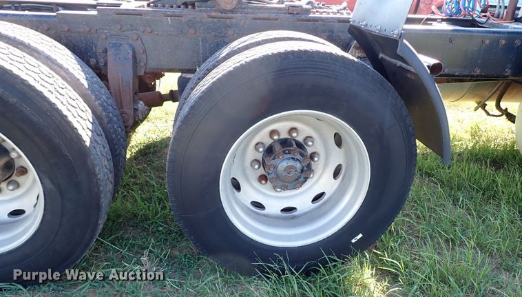 image for item LU9272 1987 Peterbilt 379  semi truck