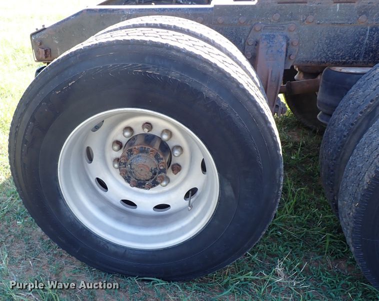 image for item LU9272 1987 Peterbilt 379  semi truck