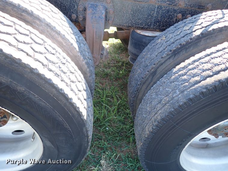 image for item LU9272 1987 Peterbilt 379  semi truck