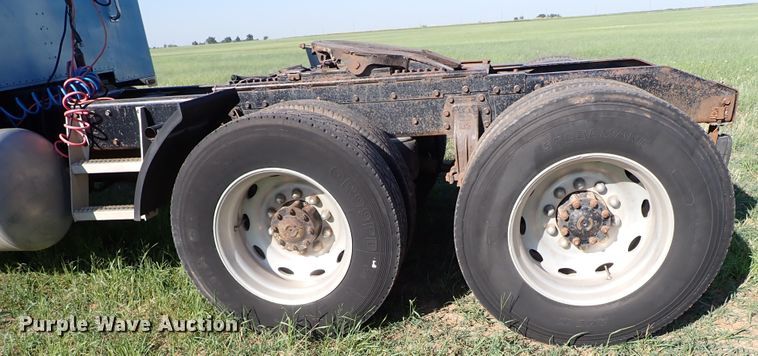 image for item LU9272 1987 Peterbilt 379  semi truck