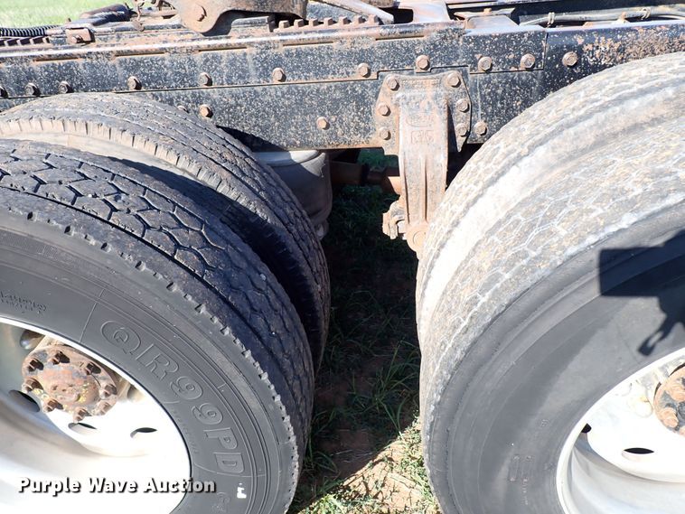 image for item LU9272 1987 Peterbilt 379  semi truck