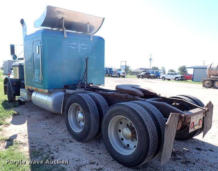 image for item LU9274 1985 Peterbilt 359  semi truck