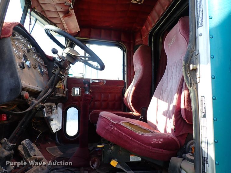 image for item LU9274 1985 Peterbilt 359  semi truck