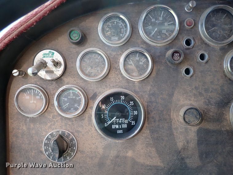 image for item LU9274 1985 Peterbilt 359  semi truck