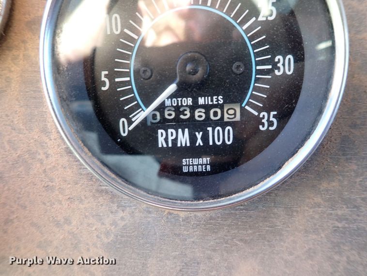 image for item LU9274 1985 Peterbilt 359  semi truck