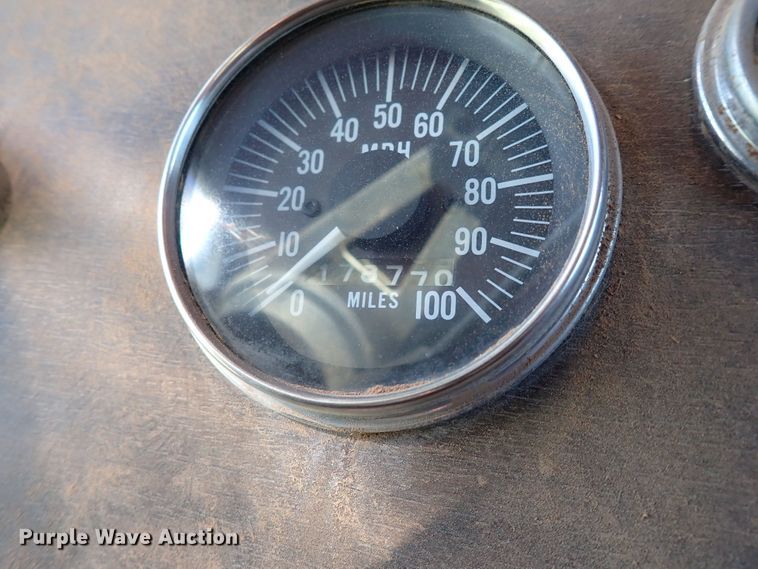 image for item LU9274 1985 Peterbilt 359  semi truck