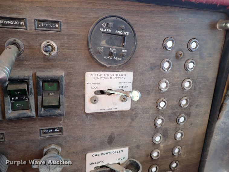 image for item LU9274 1985 Peterbilt 359  semi truck