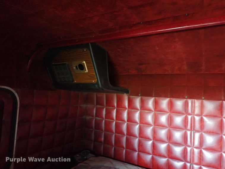 image for item LU9274 1985 Peterbilt 359  semi truck