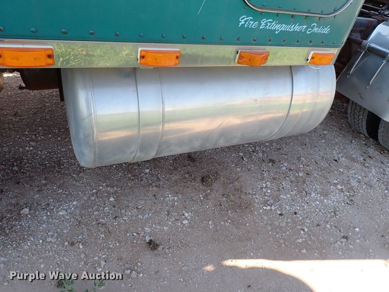 image for item LU9274 1985 Peterbilt 359  semi truck