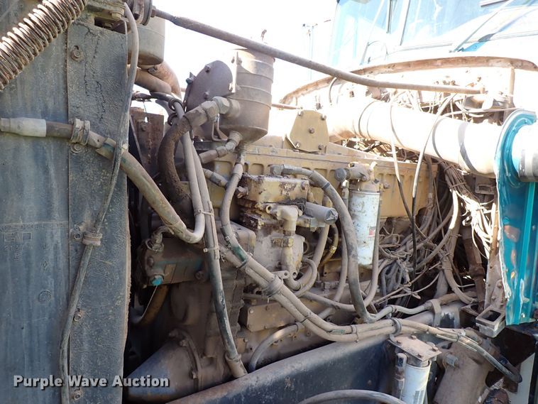 image for item LU9274 1985 Peterbilt 359  semi truck