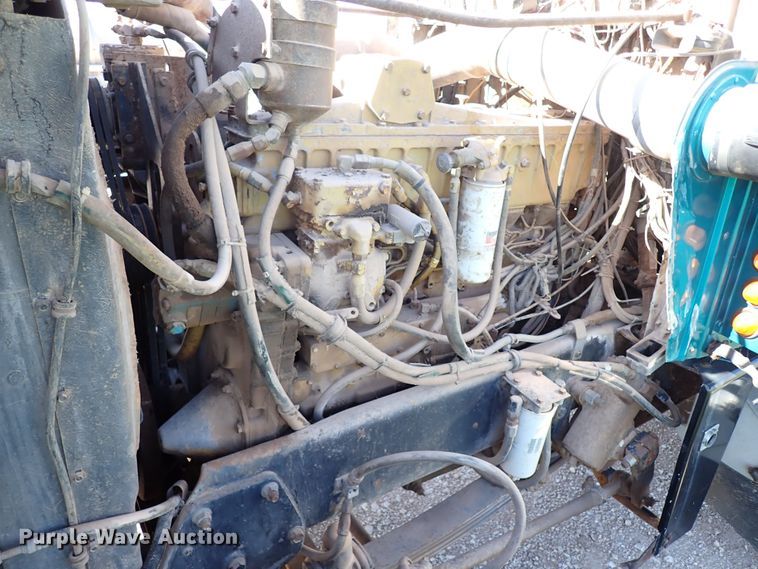 image for item LU9274 1985 Peterbilt 359  semi truck