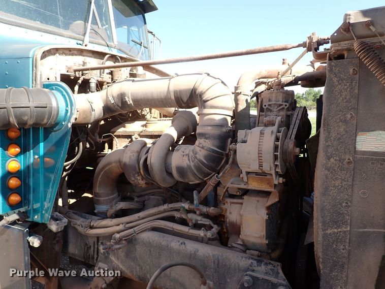 image for item LU9274 1985 Peterbilt 359  semi truck