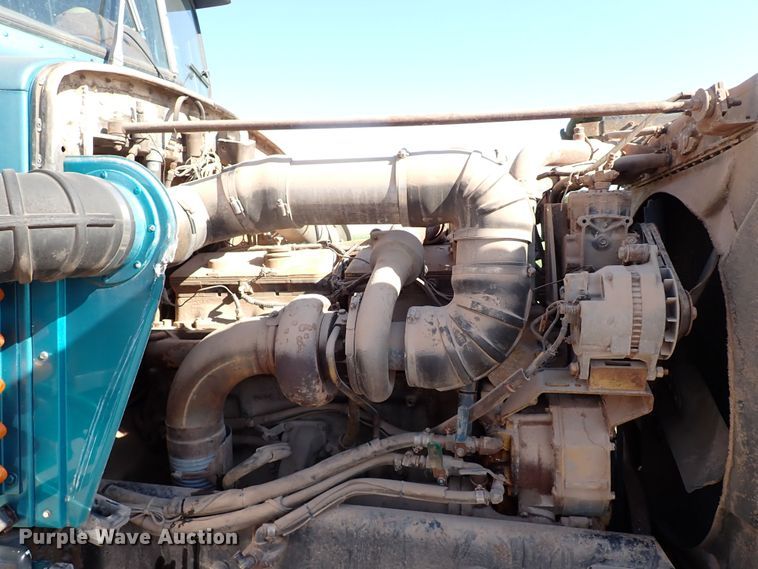 image for item LU9274 1985 Peterbilt 359  semi truck