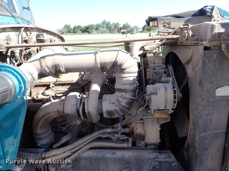 image for item LU9274 1985 Peterbilt 359  semi truck