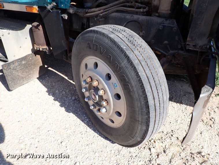 image for item LU9274 1985 Peterbilt 359  semi truck