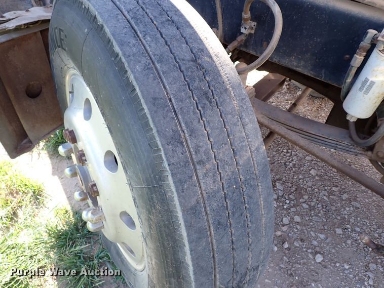 image for item LU9274 1985 Peterbilt 359  semi truck