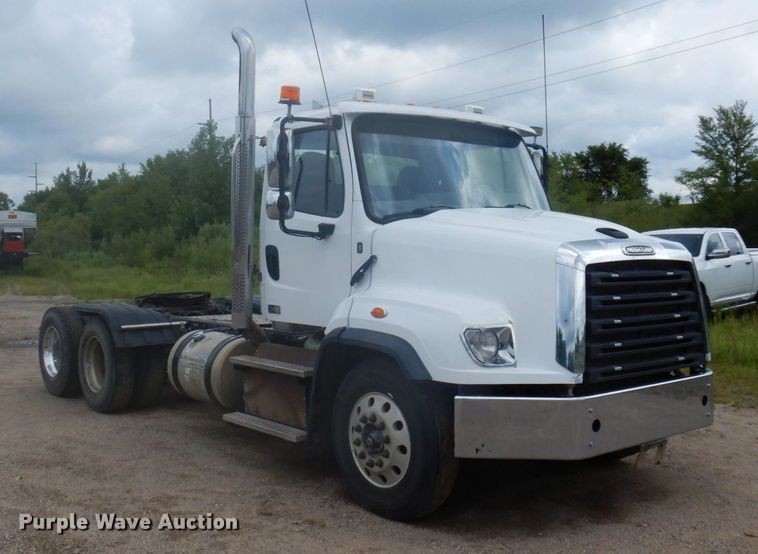 image for item MH9053 2016 Freightliner 114SD  semi truck