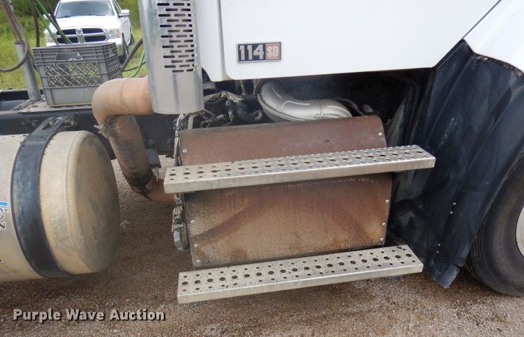 image for item MH9053 2016 Freightliner 114SD  semi truck