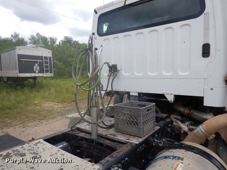 image for item MH9053 2016 Freightliner 114SD  semi truck