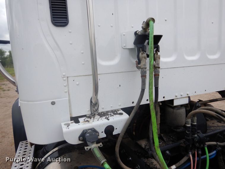 image for item MH9053 2016 Freightliner 114SD  semi truck