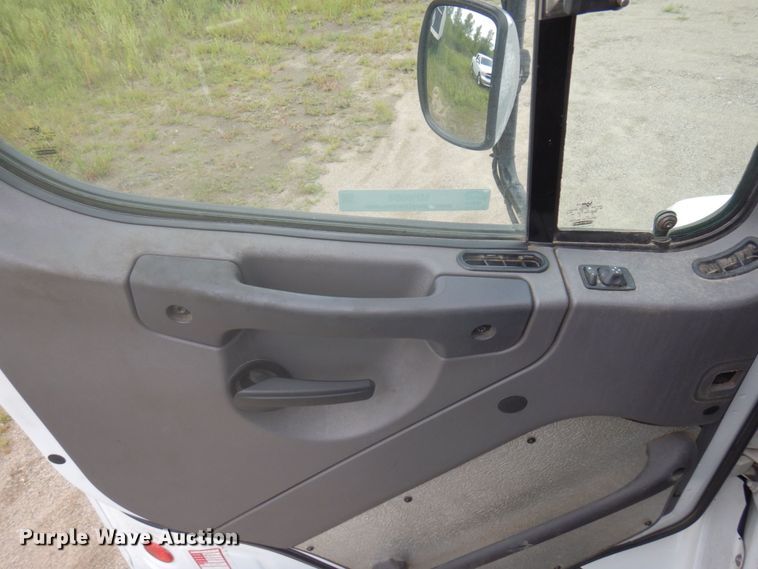 image for item MH9053 2016 Freightliner 114SD  semi truck